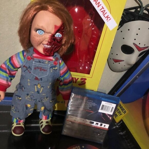 Mezco Toyz Designer Series Child's Play 3 Talking Pizza Face Chucky 15-Inch - Picture 7 of 8